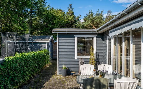 Haley - 380M from the Sea: Arbuste, Domicile, Chalet, Couverture De Sol, Jardin, Batiments Jardin, Siding, Biens, Pelouse, Cour