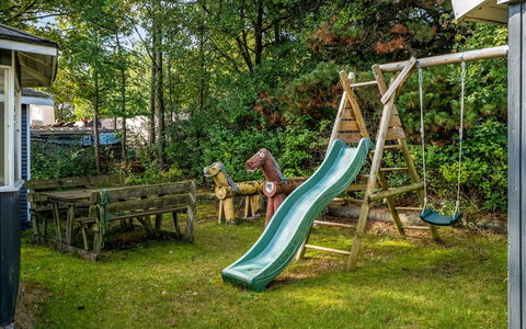 Haley - 380M from the Sea: Arbuste, Domicile, Chalet, Couverture De Sol, Jardin, Batiments Jardin, Siding, Biens, Pelouse, Cour