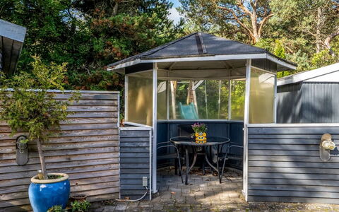 Haley - 380M from the Sea: Arbuste, Domicile, Chalet, Couverture De Sol, Jardin, Batiments Jardin, Siding, Biens, Pelouse, Cour