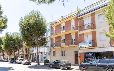 Attico del Corso: Bâtiment, Fenêtre, Surface De La Route, Ville, Zone Urbaine, Rue, Route, Zone Résidentielle, Quartier, Appartement