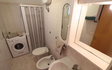 Marta: Sol, Sol, Luminaire Plomberie, Design Intérieur, Salle De Bains, Pièce, Toilette, Plomberie, Évier, Lavabo