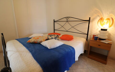 Marta: Lit, Literie, Meubles, Chambre, Drap De Lit, Linge, Design Intérieur, Sol, Textile, Pièce