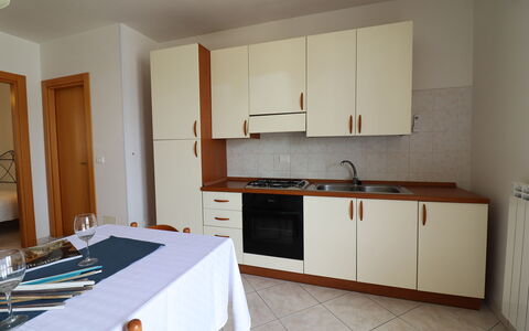 Marta: Sol, Bois, Meubles, Cuisine, Sol, Design Intérieur, Appareil De Cuisine, Principaux Appliance, Comptoir, Cabinetry