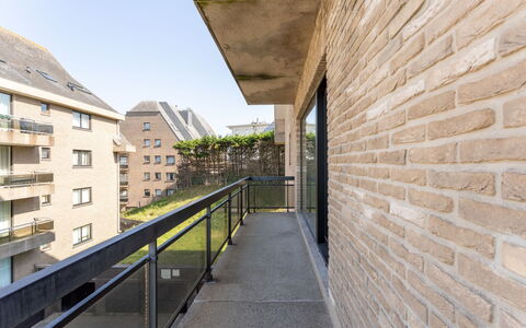 Zandstuyver Close by the Sea: Composite, Appartement, Béton, Condominium, Balcon, Daylighting, Balustrade