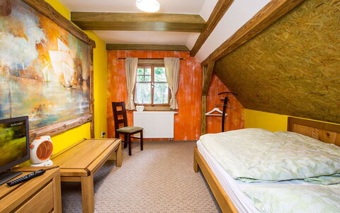 Stodola: Chambre, Bois, Lit, Drap De Lit, Literie, Design Intérieur, Meubles, Sol, Cadre De Lit, Domicile