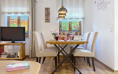 Sonne: Meubles, Design Intérieur, Chaise, Sol, Table, Sol, Bois, Pièce, Table Cuisine Et Salle A Manger, Salle À Manger