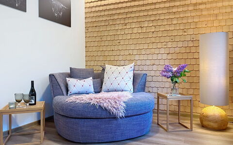 Sonne: Meubles, Design Intérieur, Bois, Sol, Sol, Éclairage, Domicile, Pièce, Salon, Confort
