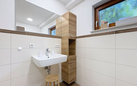 Sonne: Sol, Mur, Design Intérieur, Bois, Luminaire Plomberie, Sol, Salle De Bains, Lavabo, Robinet, Évier