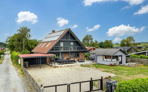 Alena - 50M to the Fjord: Maison, Toit, Domicile, Chalet, Siding, Allée, Porche, Ferme