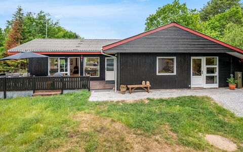 Aischa - 1.5Km from the Sea: Maison, Toit, Domicile, Chalet, Siding, Batiments Jardin, Biens, Cour, Ombre, Ferme