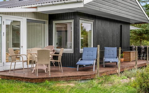 Aischa - 1.5Km from the Sea: Bois, Maison, Porche, Domicile, Chalet, Toit, Architecture, Siding, Porte