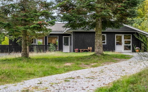 Aischa - 1.5Km from the Sea: Herbe, Bâtiment, Branche, Maison, Arbuste, Domicile, Chalet, Toit, Zone Résidentielle, Lot Terre