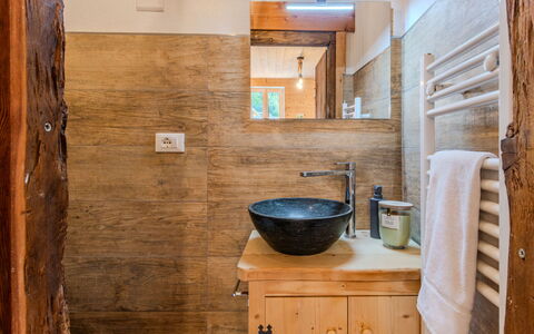 Sorico Albonico 697: Lavabo, Sol, Luminaire Plomberie, Mur, Évier, Design Intérieur, Salle De Bains, Sol, Bois, Robinet