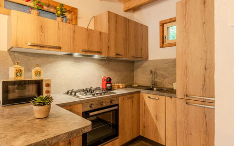 Sorico Albonico 697: Cuisine, Bois, Design Intérieur, Sol, Comptoir, Appareil De Cuisine, Principaux Appliance, Meubles, Cabinetry, Sol
