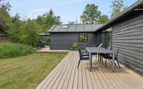 Ion - 750M from the Sea: Bois, Toit, Siding, Domicile, Maison, Chalet, Plate-Forme, Couverture De Sol, Jardin, Planche