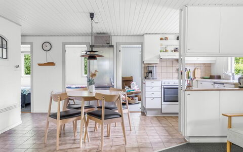 Elif - 200M from the Sea: Sol, Bois, Meubles, Design Intérieur, Sol, Plafond, Parquet, Domicile, Cuisine, Luminaire