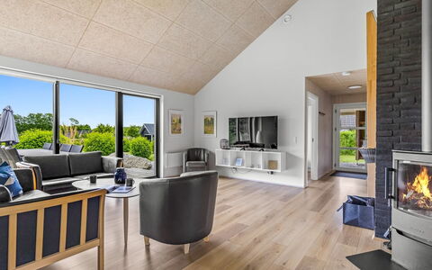 Anabel - 800M from the Sea: Sol, Design Intérieur, Meubles, Sol, Bois, Parquet, Plafond, Canapé, Salon, Chaise
