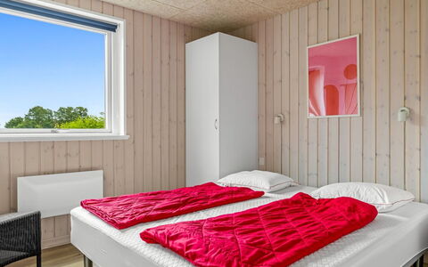 Anabel - 800M from the Sea: Bois, Chambre, Lit, Sol, Drap De Lit, Literie, Cadre De Lit, Domicile, Dur, Tache De Bois