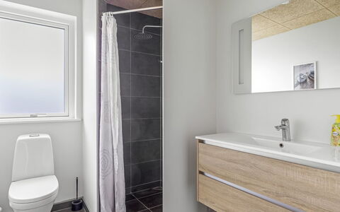 Anabel - 800M from the Sea: Sol, Sol, Luminaire Plomberie, Salle De Bains, Évier, Design Intérieur, Armoire De Toilette, Lavabo, Plomberie, Toilette