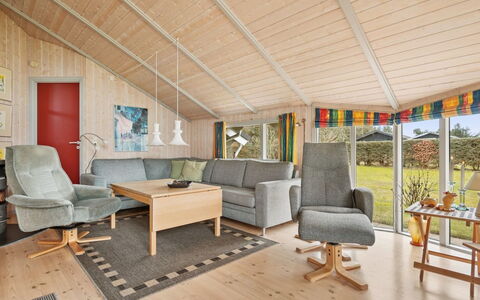 Algeth - 2.5Km from the Sea: Design Intérieur, Sol, Bois, Plafond, Sol, Meubles, Pièce, Salon, Canapé, Domicile