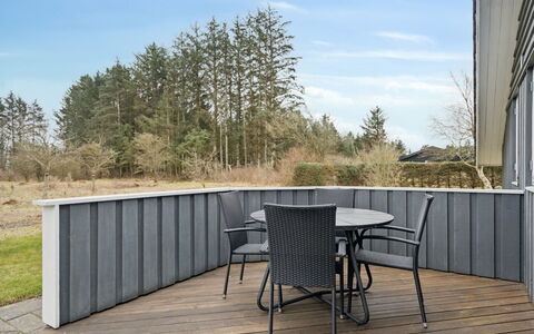 Algeth - 2.5Km from the Sea: Bois, Composite, Plate-Forme, Planche, Dur, Mobilier De Jardin, Arrière-Cour, Ombre, Jardin, Tache De Bois