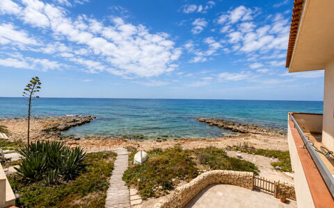 La Casa in Riva al Mare: Bleu, Plan D'Eau, Côte, Horizon, Cotiers Et Relief Océaniques, Mer, Plage, Rive, Été, Paysage