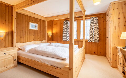 Chalet Cauma: Design Intérieur, Bois, Chambre, Meubles, Lit, Plafond, Sol, Éclairage, Sol, Pièce