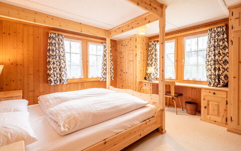 Chalet Cauma: Bois, Design Intérieur, Plafond, Domicile, Meubles, Pièce, Dur, Tache De Bois, Chambre, Lit