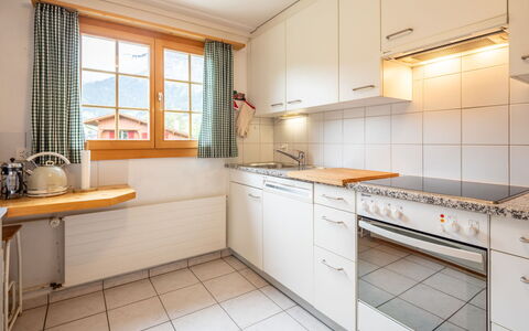 Chalet Cauma: Bois, Design Intérieur, Sol, Sol, Cuisine, Meubles, Pièce, Plafond, Domicile, Appareil De Cuisine