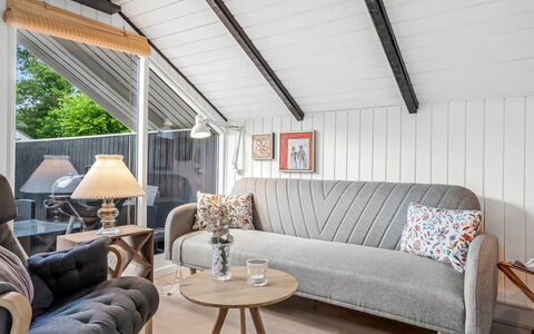 Ragnborg - 700M from the Sea: Meubles, Design Intérieur, Sol, Bois, Canapé, Sol, Plafond, Textile, Salon, Éclairage