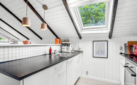 Ragnborg - 700M from the Sea: Cuisine, Bois, Plafond, Design Intérieur, Sol, Comptoir, Principaux Appliance, Grenier, Cabinetry, Appareil De Cuisine