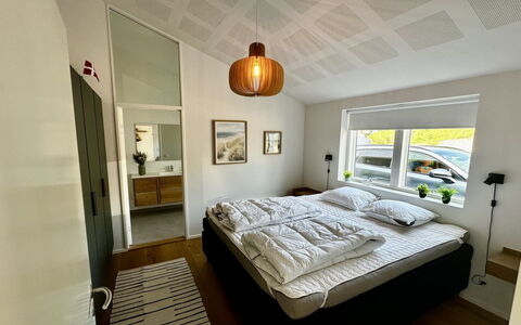 Theodora - 600M from the Sea: Design Intérieur, Mur, Bois, Sol, Sol, Plafond, Chambre, Meubles, Lit, Pièce