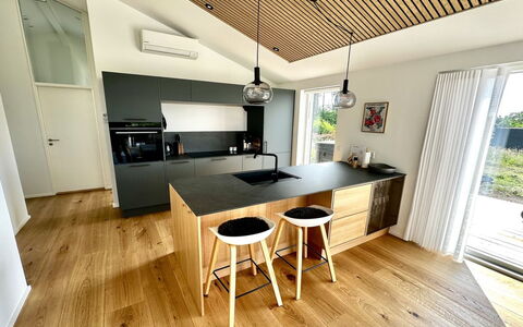 Theodora - 600M from the Sea: Meubles, Design Intérieur, Sol, Comptoir, Cuisine, Bois, Sol, Parquet, Plafond, Cabinetry