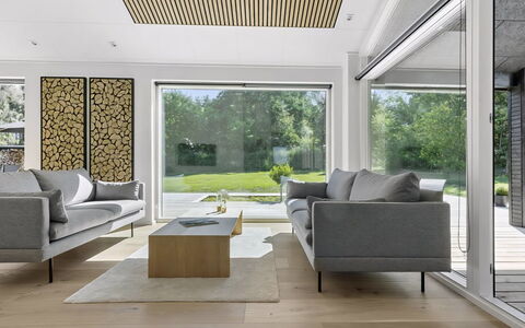Theodora - 600M from the Sea: Sol, Design Intérieur, Sol, Meubles, Salon, Plafond, Domicile, Canapé, Parquet