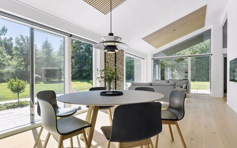 Theodora - 600M from the Sea: Design Intérieur, Meubles, Sol, Bois, Plafond, Sol, Table Cuisine Et Salle A Manger, Table, Salle À Manger, Luminaire