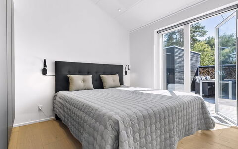 Theodora - 600M from the Sea: Bois, Design Intérieur, Chambre, Lit, Sol, Sol, Plafond, Meubles, Literie, Drap De Lit
