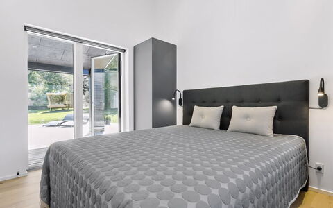 Theodora - 600M from the Sea: Lit, Chambre, Design Intérieur, Meubles, Sol, Literie, Drap De Lit, Sol, Linge, Plafond
