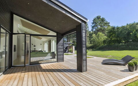 Theodora - 600M from the Sea: Domicile, Toit, Siding, Chalet, Porche, Plate-Forme, Biens, Batiments Jardin, Dur, Ferme