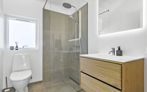 Theodora - 600M from the Sea: Salle De Bains, Sol, Sol, Luminaire Plomberie, Design Intérieur, Lavabo, Armoire De Toilette, Toilette, Évier, Robinet