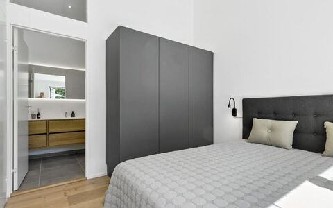 Theodora - 600M from the Sea: Meubles, Design Intérieur, Chambre, Lit, Sol, Mur, Sol, Bois, Plafond, Pièce