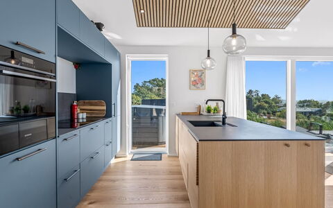 Theodora - 600M from the Sea: Cuisine, Comptoir, Bois, Sol, Meubles, Design Intérieur, Appareil De Cuisine, Cabinetry, Sol, Plafond