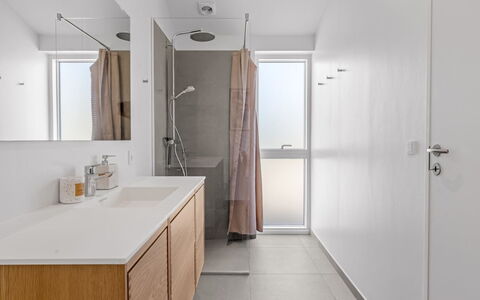 Theodora - 600M from the Sea: Sol, Sol, Design Intérieur, Luminaire Plomberie, Mur, Lavabo, Évier, Bois, Armoire De Toilette, Salle De Bains