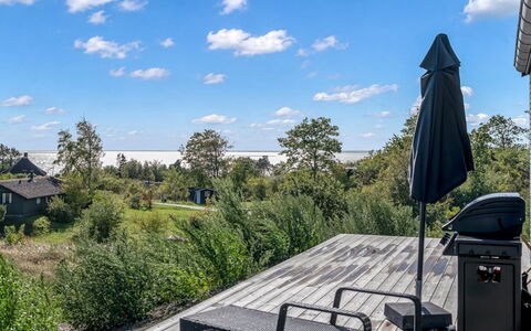Theodora - 600M from the Sea: Arbuste, Lot Terre, Meubles, Mobilier De Jardin, Chaise, Jardin, Plate-Forme, Ombre, Dur, Aménagement Paysager