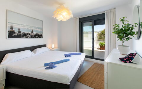 Sea Garden: Meubles, Design Intérieur, Lit, Chambre, Bois, Pièce, Sol, Plafond, Drap De Lit, Sol