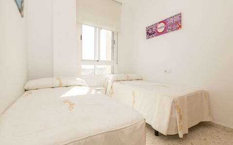 Luma: Bois, Chambre, Sol, Lit, Design Intérieur, Drap De Lit, Sol, Literie, Appartement, Plafond