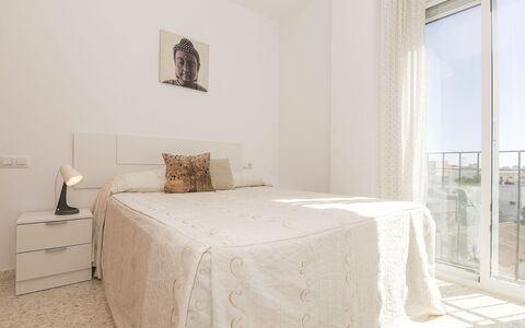 Luma: Meubles, Lit, Design Intérieur, Chambre, Sol, Mur, Sol, Bois, Drap De Lit, Literie