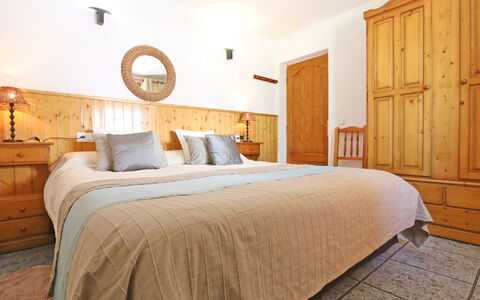 Cas Pobler: Meubles, Lit, Design Intérieur, Chambre, Bois, Plafond, Drap De Lit, Literie, Sol, Sol