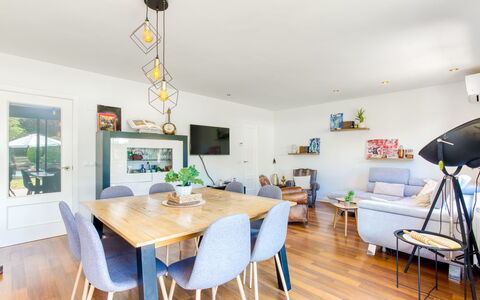 La Suntuosidad – Torremirona: Meubles, Design Intérieur, Sol, Bois, Table, Chaise, Table Cuisine Et Salle A Manger, Sol, Plafond, Salle À Manger