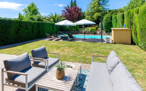 La Suntuosidad – Torremirona: Meubles, Mobilier De Jardin, Chaise, Jardin, Arbuste, Piscine, Ombre, Eco Hôtel, Tableau De Plein Air, Aménagement Paysager