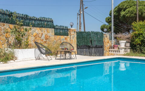Tali: Piscine, Recours, Domicile, Eco Hôtel, Biens, Patio, Villa, Cour, Conception, Mobilier De Jardin